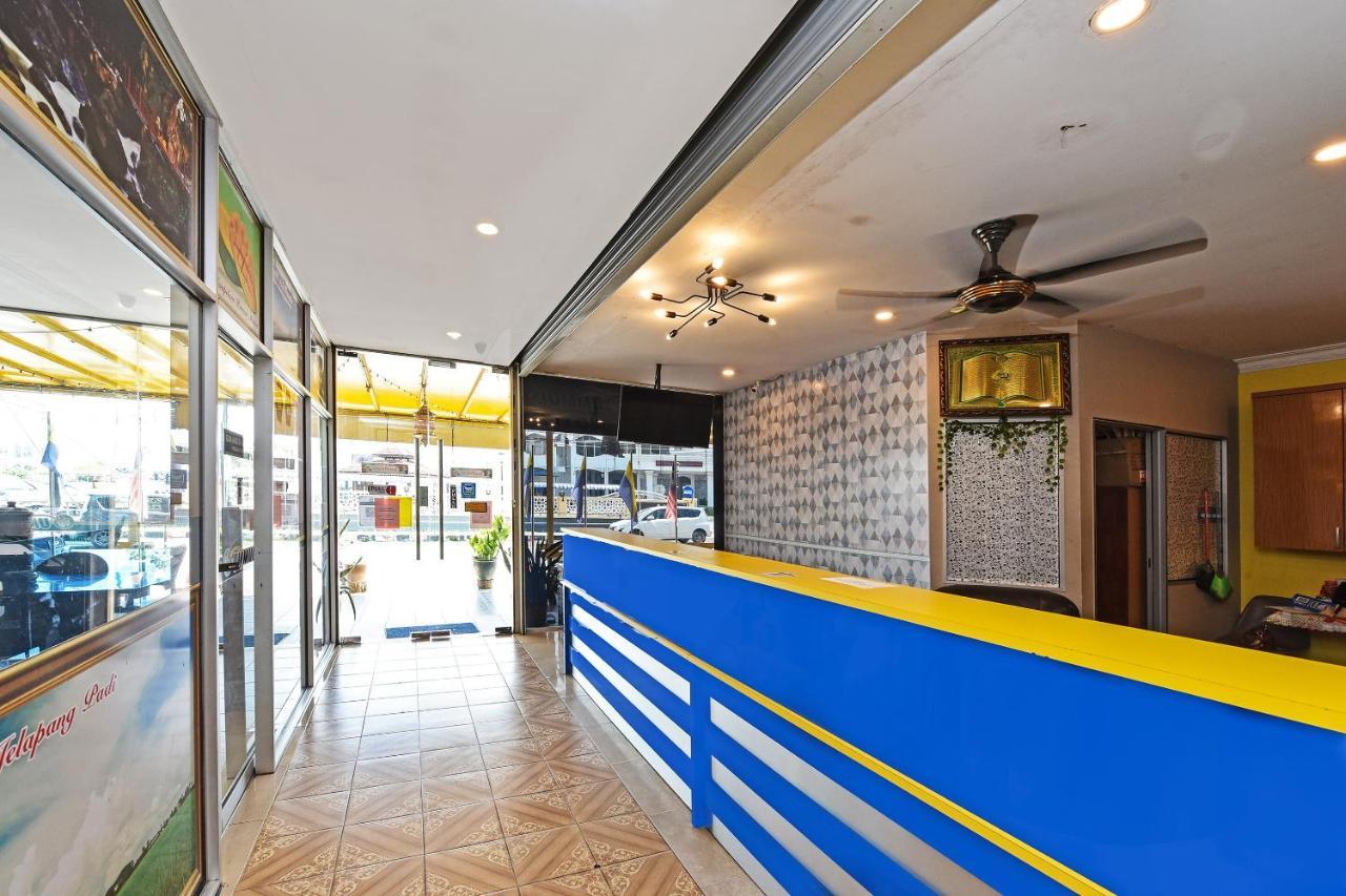 Capital O 90614 Cvia Ummul Hotel Padang Besar Dış mekan fotoğraf