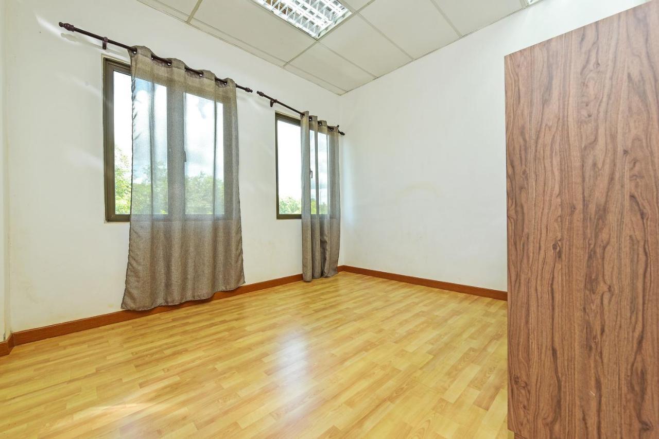 Capital O 90614 Cvia Ummul Hotel Padang Besar Dış mekan fotoğraf