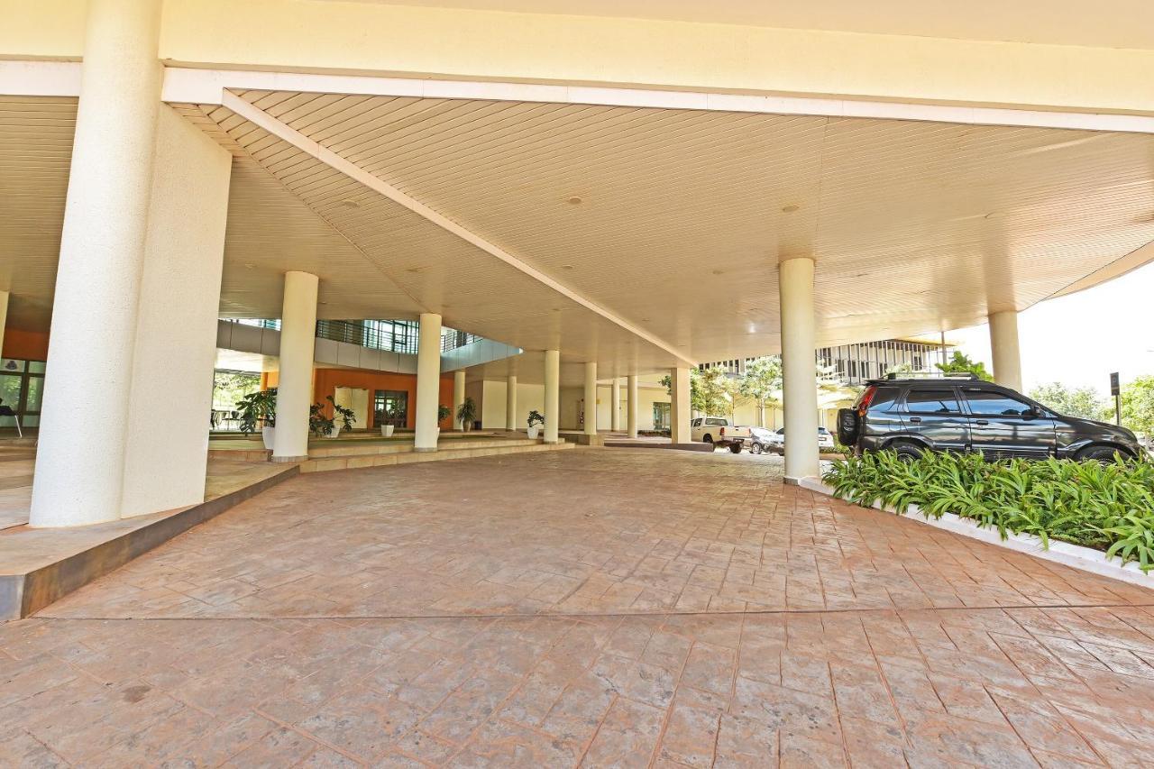 Capital O 90614 Cvia Ummul Hotel Padang Besar Dış mekan fotoğraf