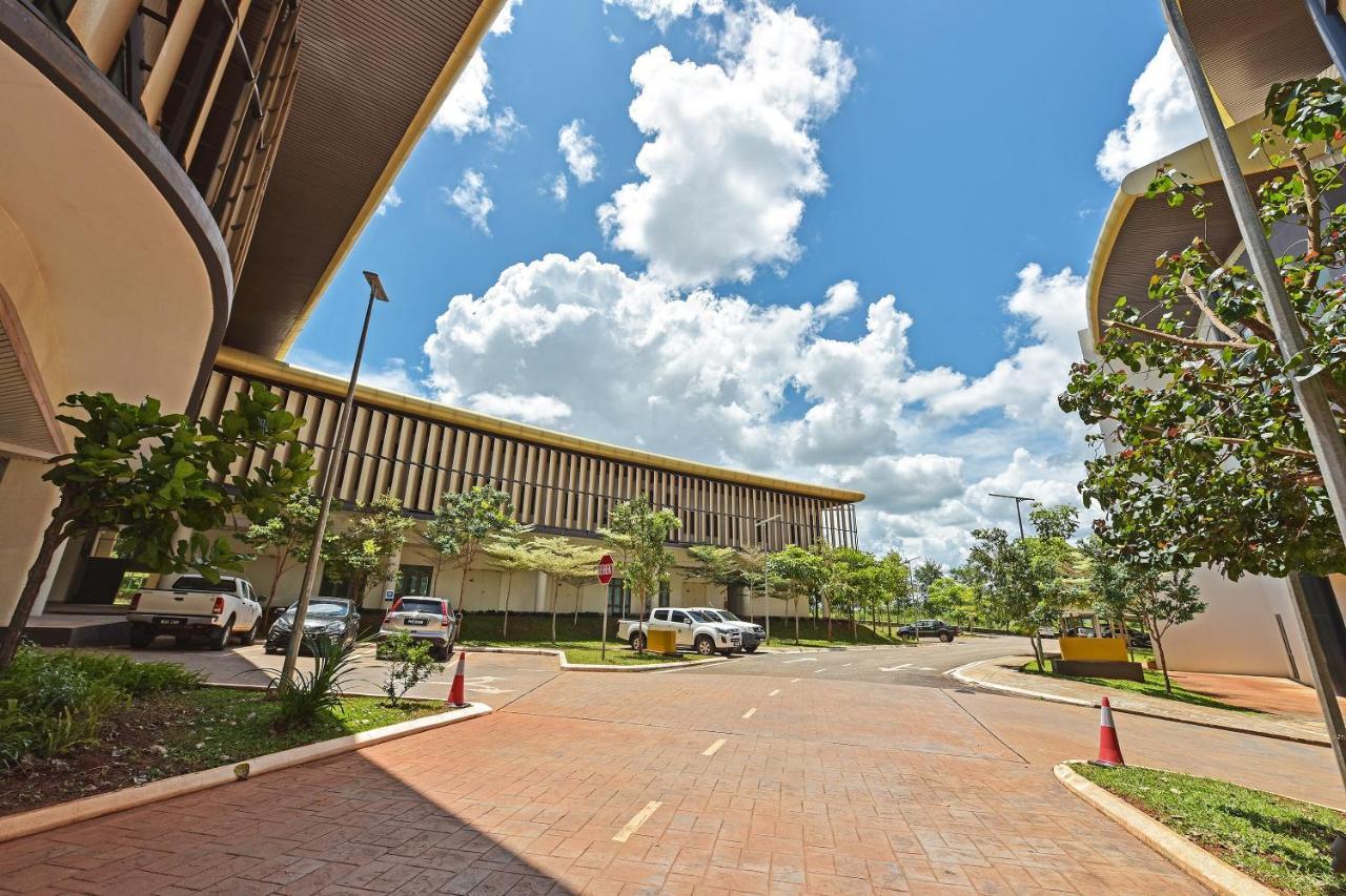Capital O 90614 Cvia Ummul Hotel Padang Besar Dış mekan fotoğraf