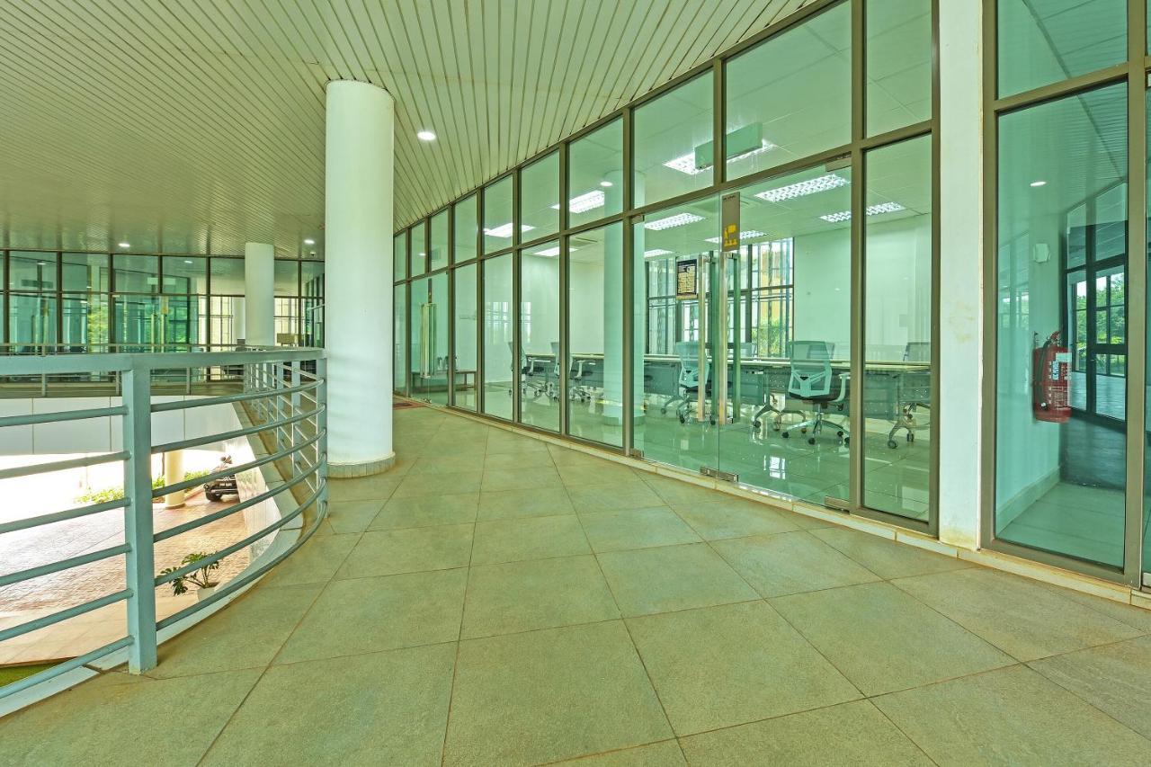 Capital O 90614 Cvia Ummul Hotel Padang Besar Dış mekan fotoğraf