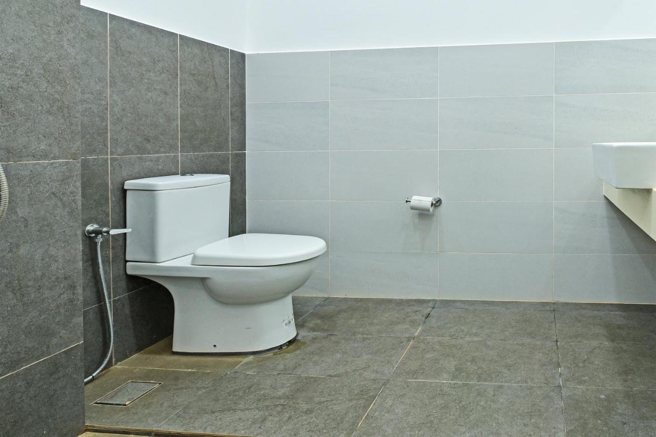 Capital O 90614 Cvia Ummul Hotel Padang Besar Dış mekan fotoğraf