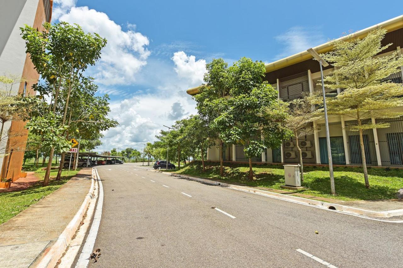 Capital O 90614 Cvia Ummul Hotel Padang Besar Dış mekan fotoğraf