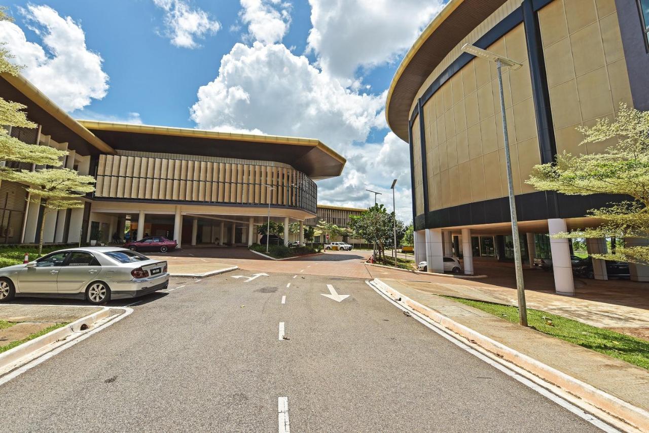 Capital O 90614 Cvia Ummul Hotel Padang Besar Dış mekan fotoğraf