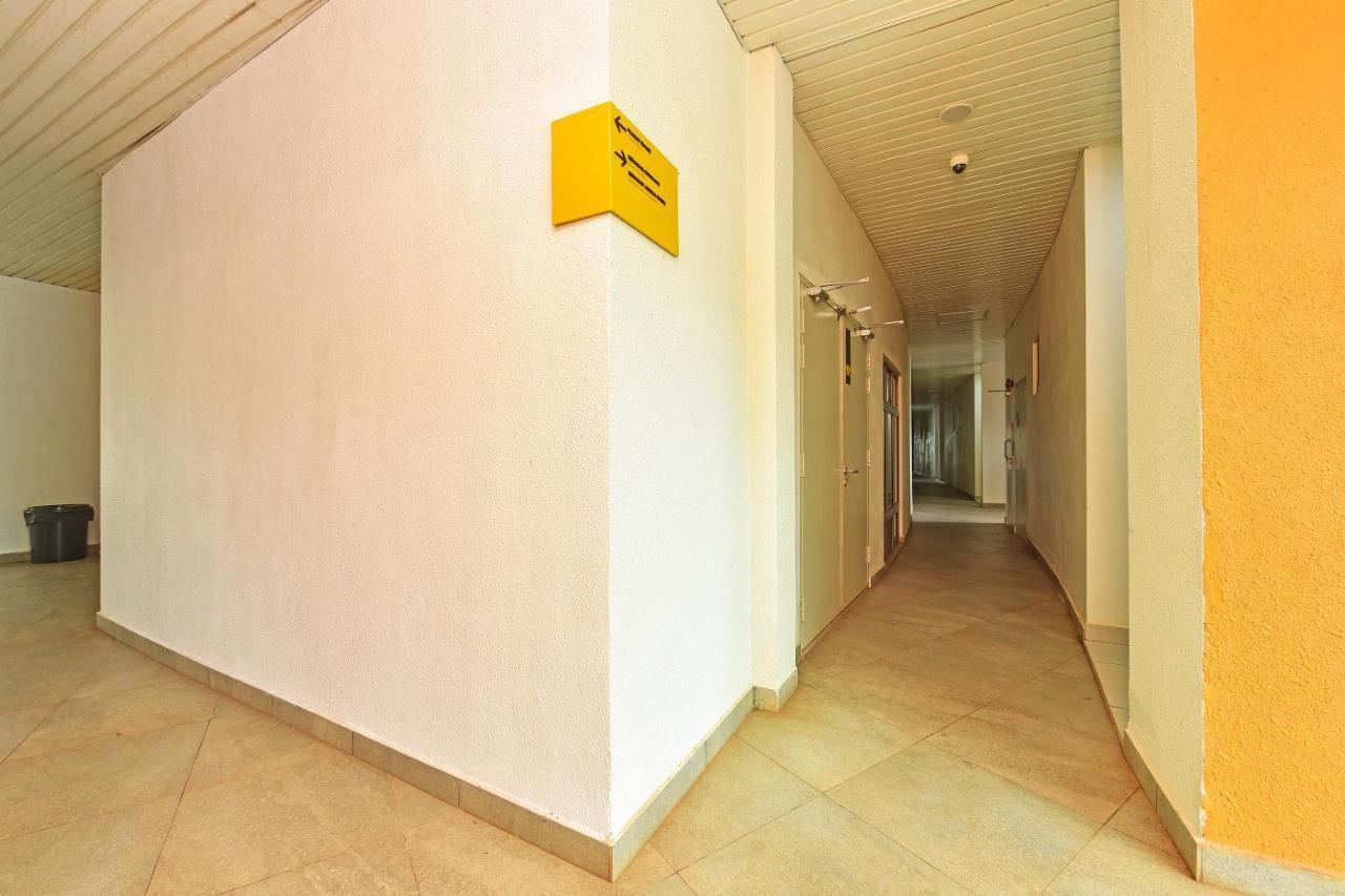 Capital O 90614 Cvia Ummul Hotel Padang Besar Dış mekan fotoğraf