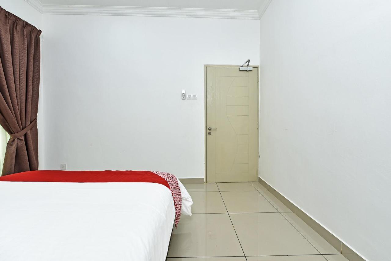 Capital O 90614 Cvia Ummul Hotel Padang Besar Dış mekan fotoğraf