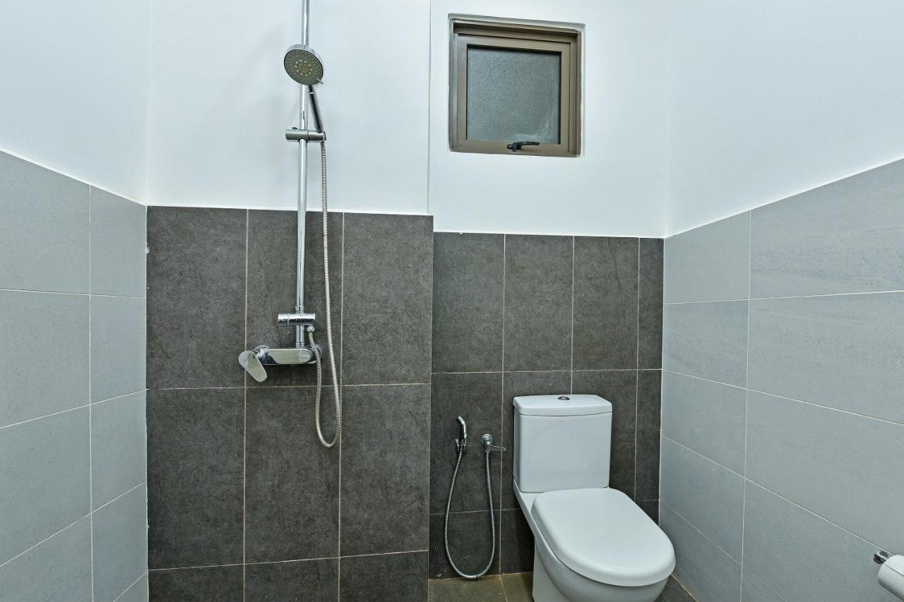 Capital O 90614 Cvia Ummul Hotel Padang Besar Dış mekan fotoğraf